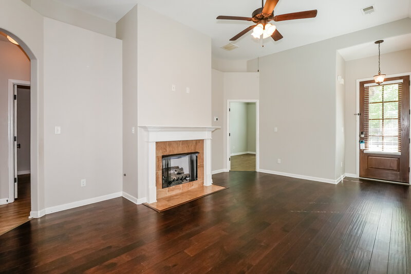 1,940/Mo, 6893 Raleigh Lagrange Rd Cordova, TN 38018 Living Room View 2