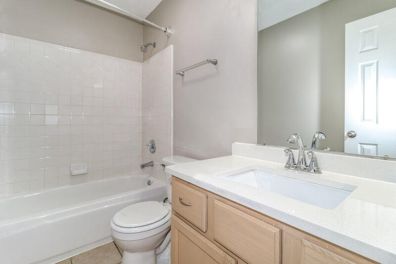 1,830/Mo, 8648 Tropicana Dr N Cordova, TN 38018 Main Bathroom View 2