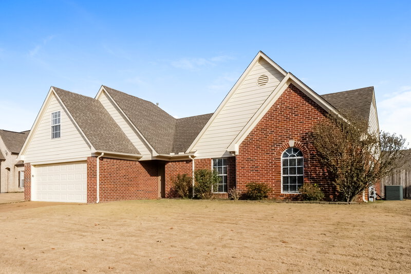 2,010/Mo, 5086 Jon Oak Dr Arlington, TN 38002 Front View