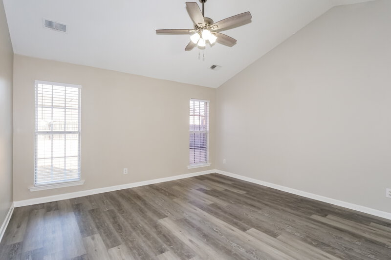 2,010/Mo, 5086 Jon Oak Dr Arlington, TN 38002 Main Bedroom View