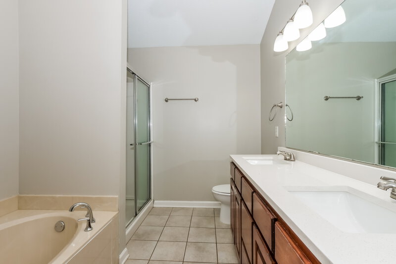 2,010/Mo, 5086 Jon Oak Dr Arlington, TN 38002 Main Bathroom View