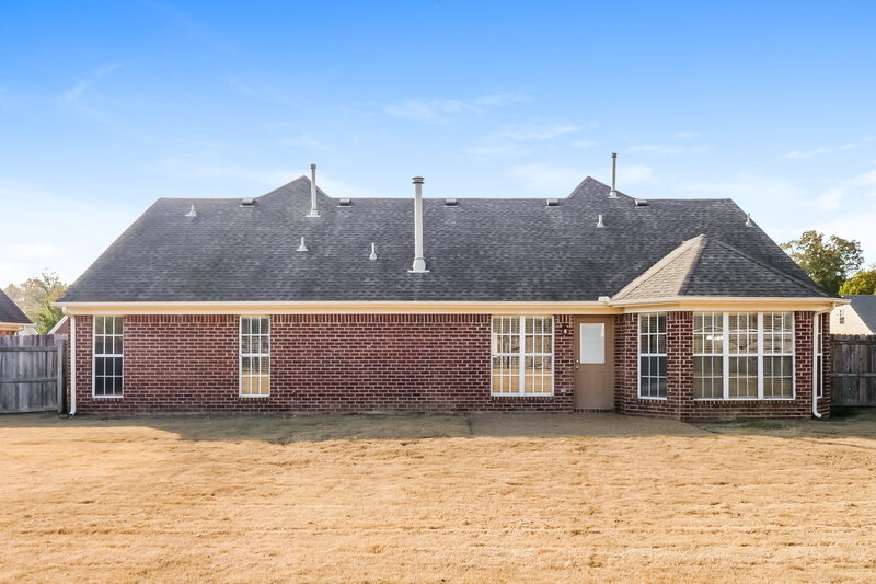 2,010/Mo, 5086 Jon Oak Dr Arlington, TN 38002 Rear View