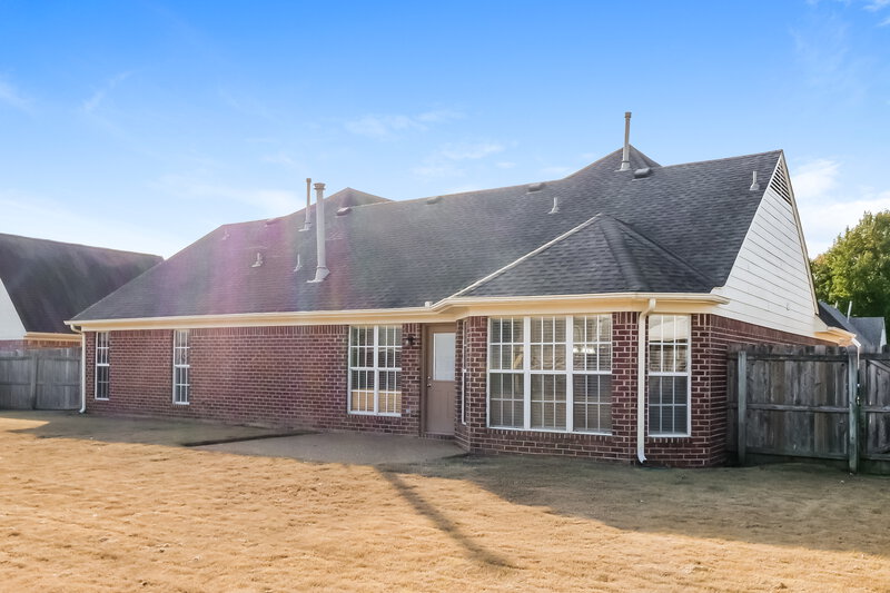 2,010/Mo, 5086 Jon Oak Dr Arlington, TN 38002 Rear View 2