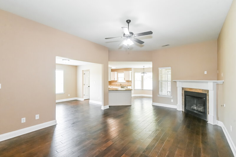 2,200/Mo, 2959 Flora Lee Dr S Nesbit, MS 38651 Living Room View 2