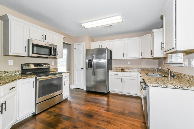 2,200/Mo, 2959 Flora Lee Dr S Nesbit, MS 38651 Kitchen View 2