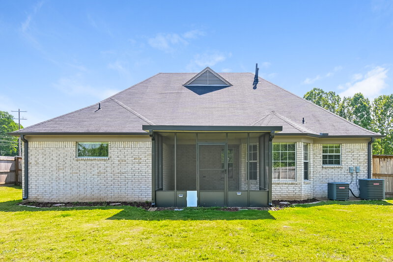 2,200/Mo, 2959 Flora Lee Dr S Nesbit, MS 38651 Rear View
