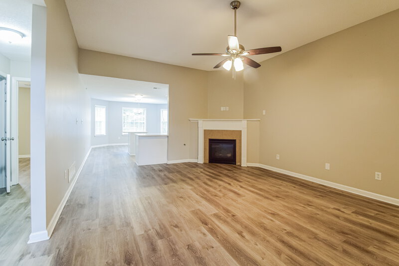 2,370/Mo, 2943 Dawkins Cove Southaven, MS 38672 Living Room View 2