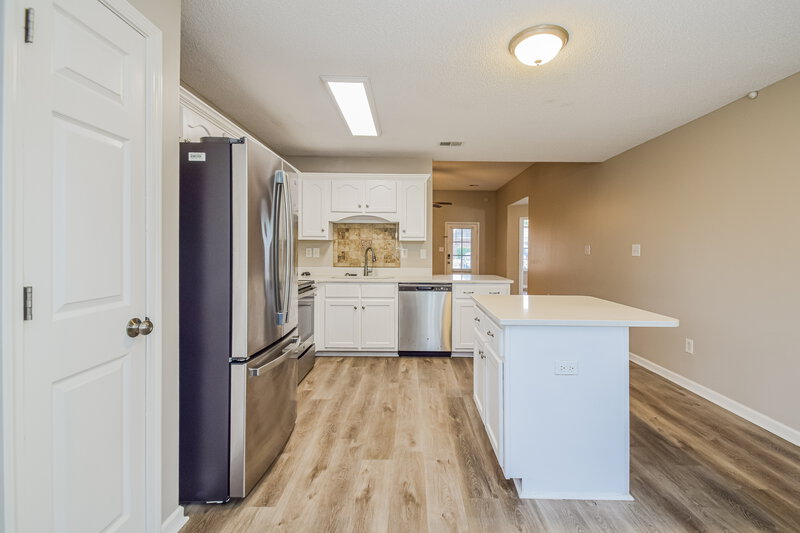 2,370/Mo, 2943 Dawkins Cove Southaven, MS 38672 Kitchen View