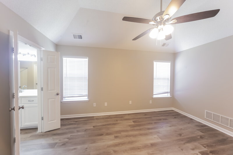 2,180/Mo, 2943 Dawkins Cove Southaven, MS 38672 Main Bedroom View 2