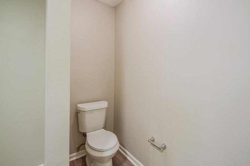 2,370/Mo, 2943 Dawkins Cove Southaven, MS 38672 Main Bathroom View 2