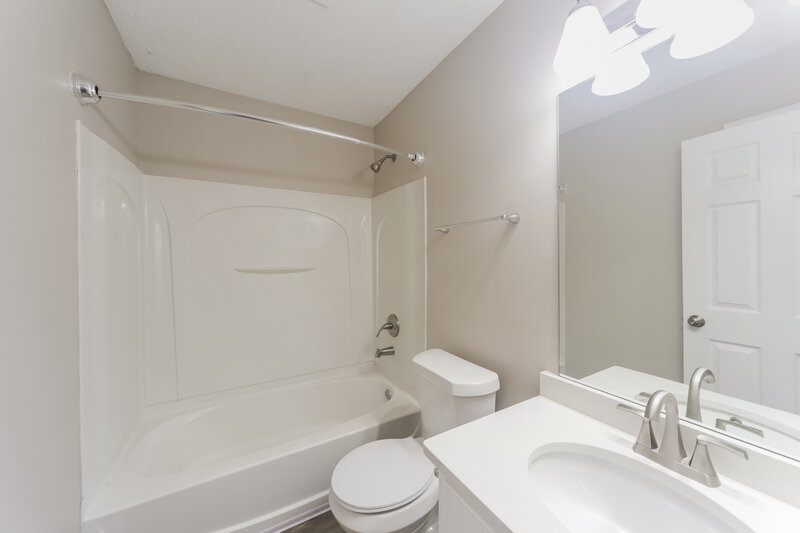 2,180/Mo, 2943 Dawkins Cove Southaven, MS 38672 Bathroom View