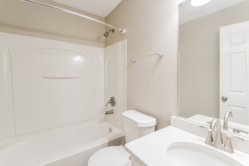 2,370/Mo, 2943 Dawkins Cove Southaven, MS 38672 Bathroom View