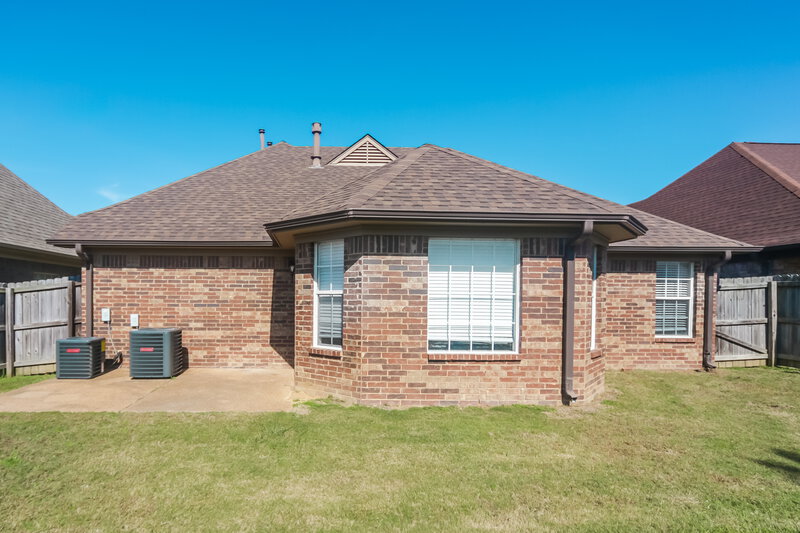 2,180/Mo, 2943 Dawkins Cove Southaven, MS 38672 Rear View 2