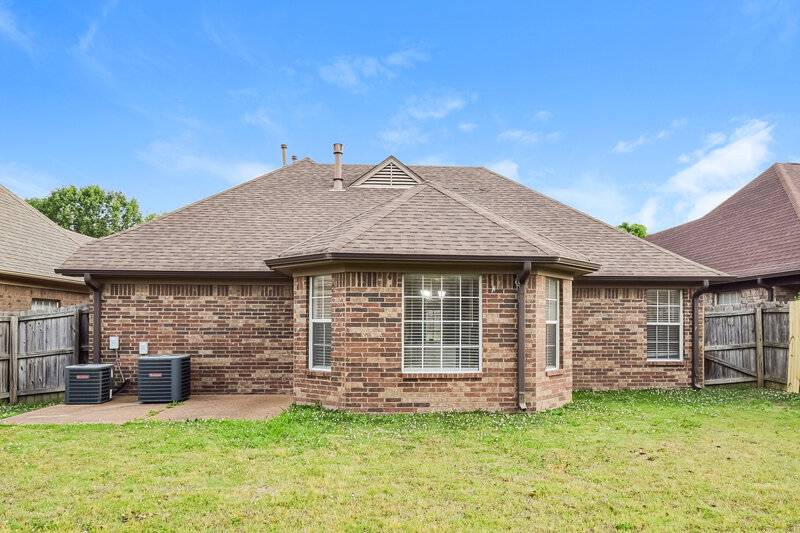 2,370/Mo, 2943 Dawkins Cove Southaven, MS 38672 Rear View