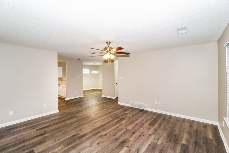 2,640/Mo, 7813 Fallstone Rd Memphis, TN 38125 Living Room View