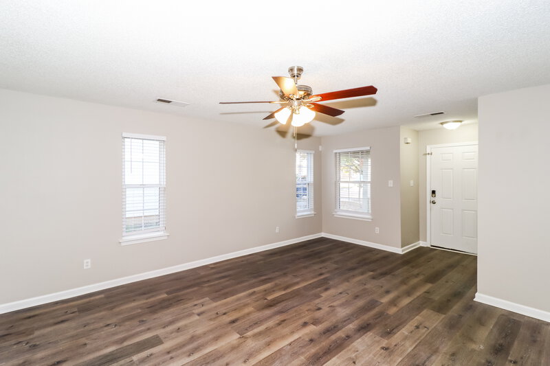 2,640/Mo, 7813 Fallstone Rd Memphis, TN 38125 Living Room View 2