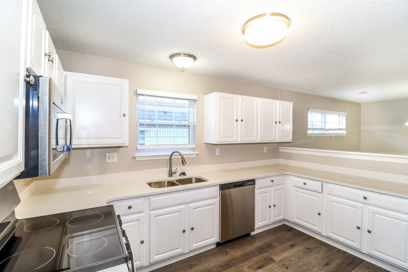 2,640/Mo, 7813 Fallstone Rd Memphis, TN 38125 Kitchen View 2