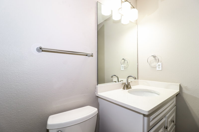 2,640/Mo, 7813 Fallstone Rd Memphis, TN 38125 Bathroom View