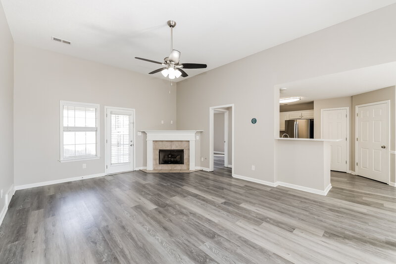 1,900/Mo, 6890 Seaside Dr Cordova, TN 38018 Living Room View 2