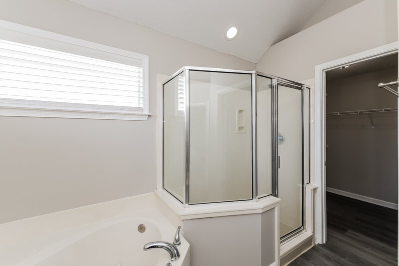 1,900/Mo, 6890 Seaside Dr Cordova, TN 38018 Main Bathroom View 2