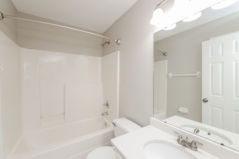 1,900/Mo, 6890 Seaside Dr Cordova, TN 38018 Bathroom View