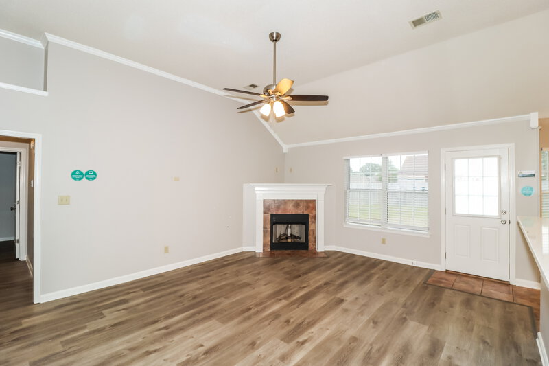 1,820/Mo, 6284 Manchester Dr Horn Lake, MS 38637 Living Room View 2