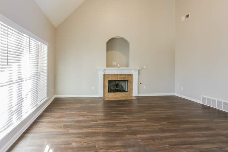 2,490/Mo, 3193 Rosebrook Cir N Southaven, MS 38672 Living Room View 2