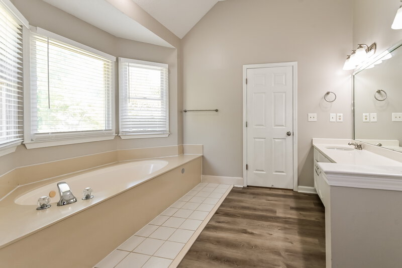 2,305/Mo, 1077 Cotton Row Cv Collierville, TN 38017 Main Bathroom View