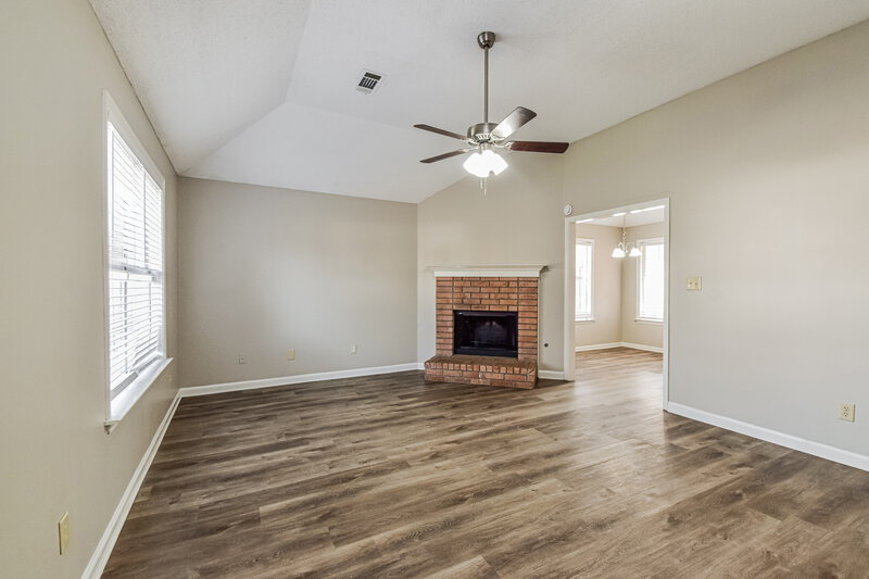 1,815/Mo, 1124 Dove Hollow Cir E Cordova, TN 38018 Living Room View