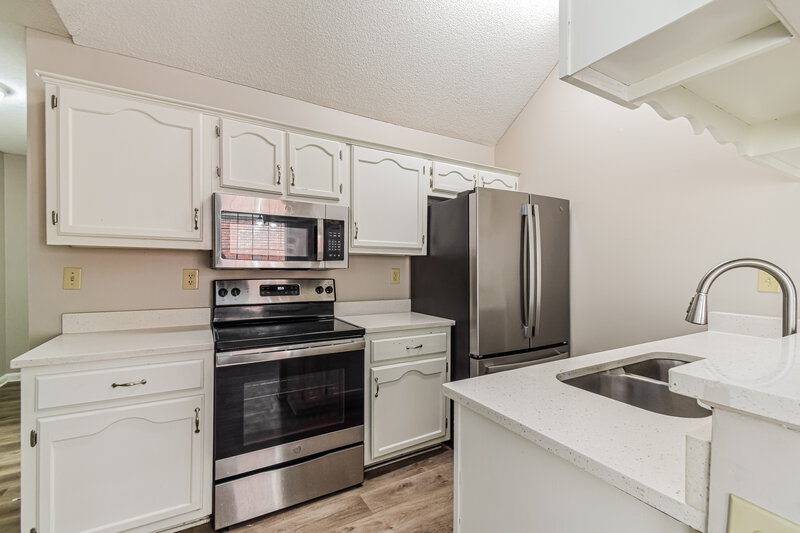 1,815/Mo, 1124 Dove Hollow Cir E Cordova, TN 38018 Kitchen View