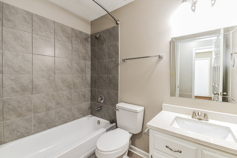 1,815/Mo, 1124 Dove Hollow Cir E Cordova, TN 38018 Bathroom View