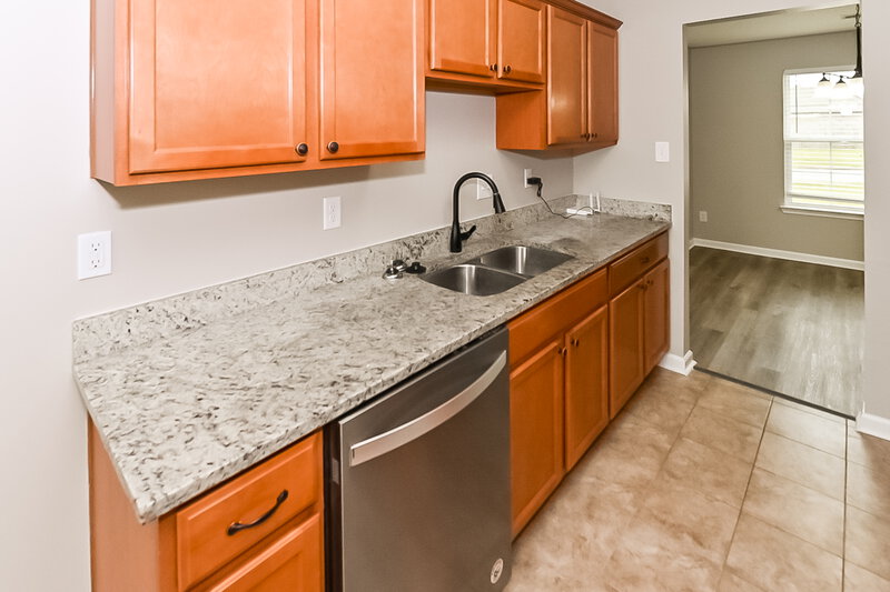 1,750/Mo, 5239 Blue Diamond St Memphis, TN 38109 Kitchen View