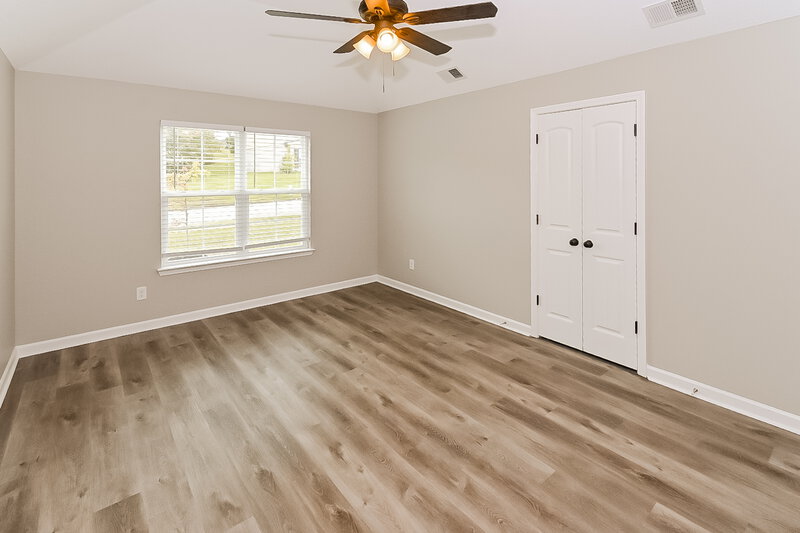 1,750/Mo, 5239 Blue Diamond St Memphis, TN 38109 Main Bedroom View