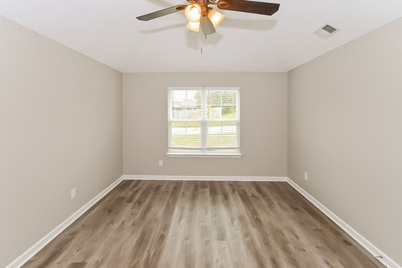 1,750/Mo, 5239 Blue Diamond St Memphis, TN 38109 Main Bedroom View 2