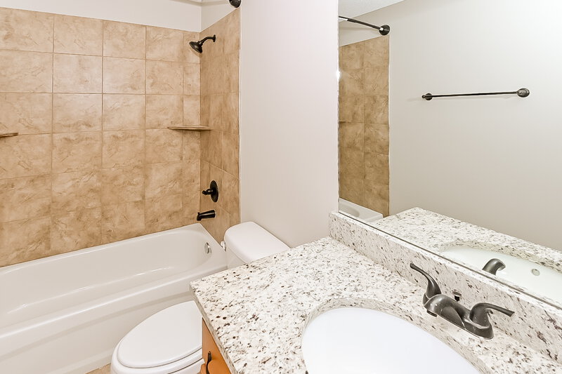 1,750/Mo, 5239 Blue Diamond St Memphis, TN 38109 Bathroom View