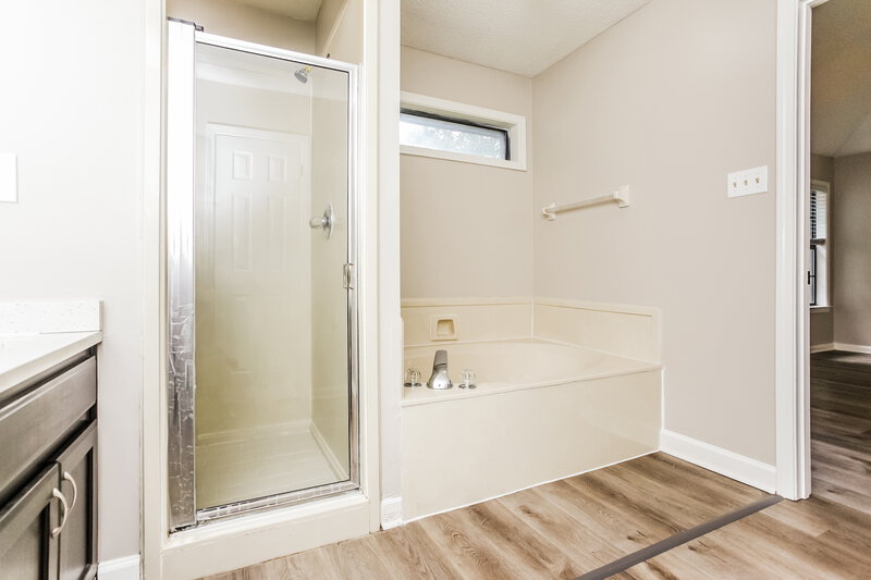 2,230/Mo, 4142 Hidden Fern Ln N Bartlett, TN 38135 Main Bathroom View 2