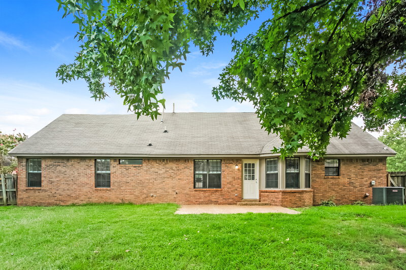 2,230/Mo, 4142 Hidden Fern Ln N Bartlett, TN 38135 Rear View
