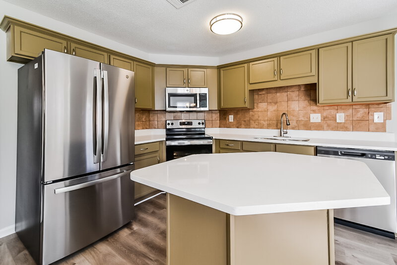2,215/Mo, 4800 Ridge Walk Ln Memphis, TN 38125 Kitchen View 2