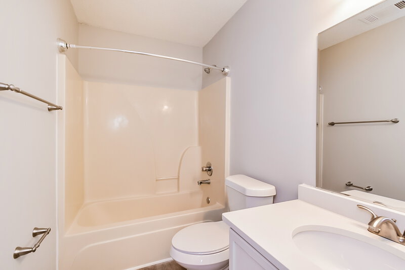 2,215/Mo, 4800 Ridge Walk Ln Memphis, TN 38125 Bathroom View