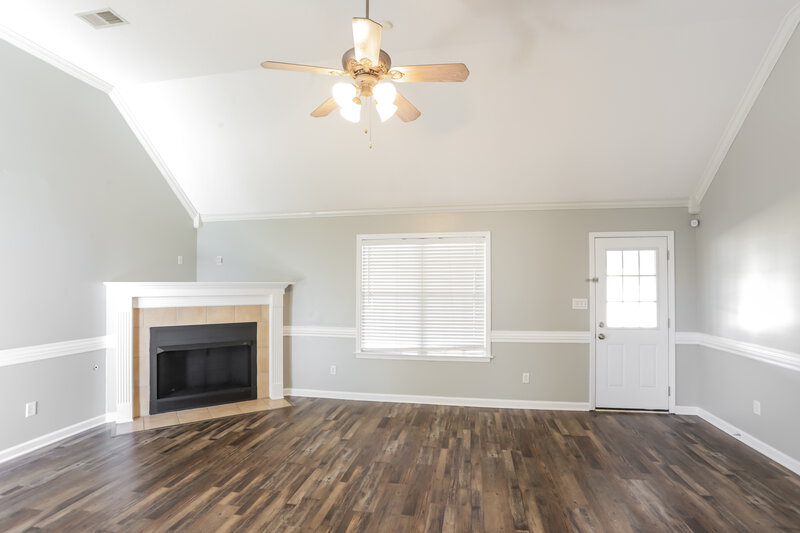 2,180/Mo, 8036 New Castle Cv Southaven, MS 38672 Living Room View 2