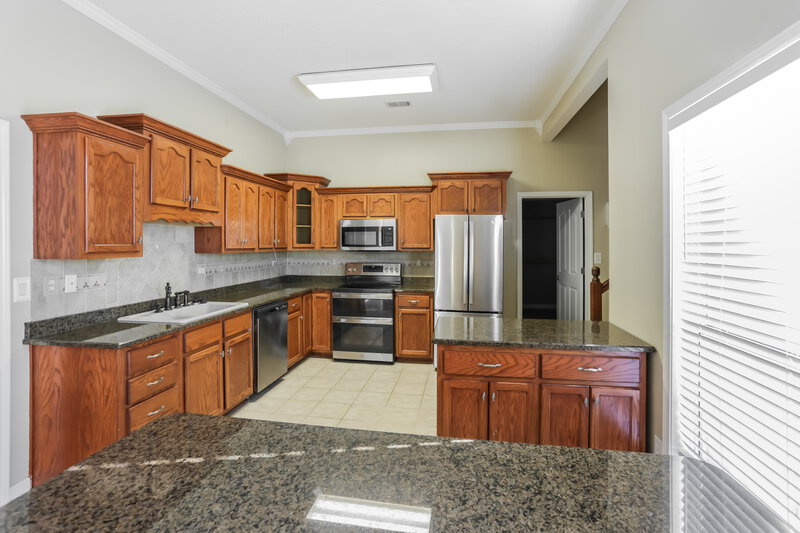 2,180/Mo, 8036 New Castle Cv Southaven, MS 38672 Kitchen View 2
