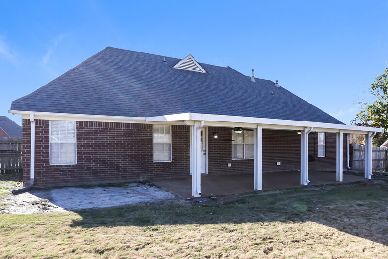 2,180/Mo, 8036 New Castle Cv Southaven, MS 38672 Rear View