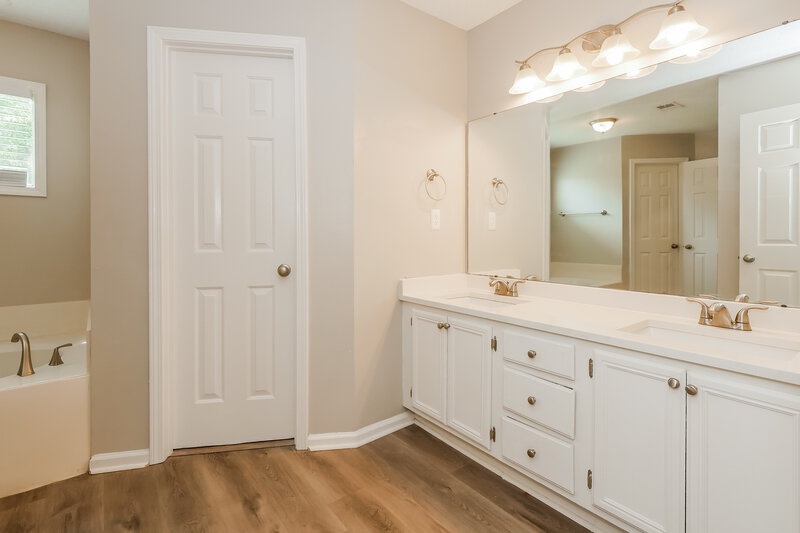 2,535/Mo, 1776 Lichfield Ct Cordova, TN 38016 Main Bathroom View