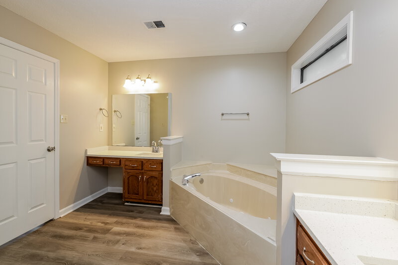 1,945/Mo, 488 Mysen Dr Cordova, TN 38018 Main Bathroom View 2