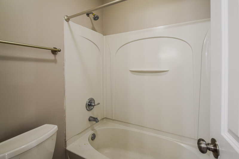 1,920/Mo, 5345 Kalian Cv Southaven, MS 38671 Bathroom View