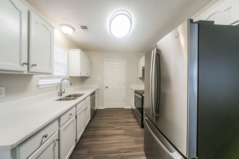 1,950/Mo, 6064 Allen Parkway East Olive Branch, MS 38654 Kitchen View 2