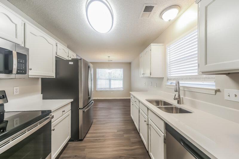 1,950/Mo, 6064 Allen Parkway East Olive Branch, MS 38654 Kitchen View 3