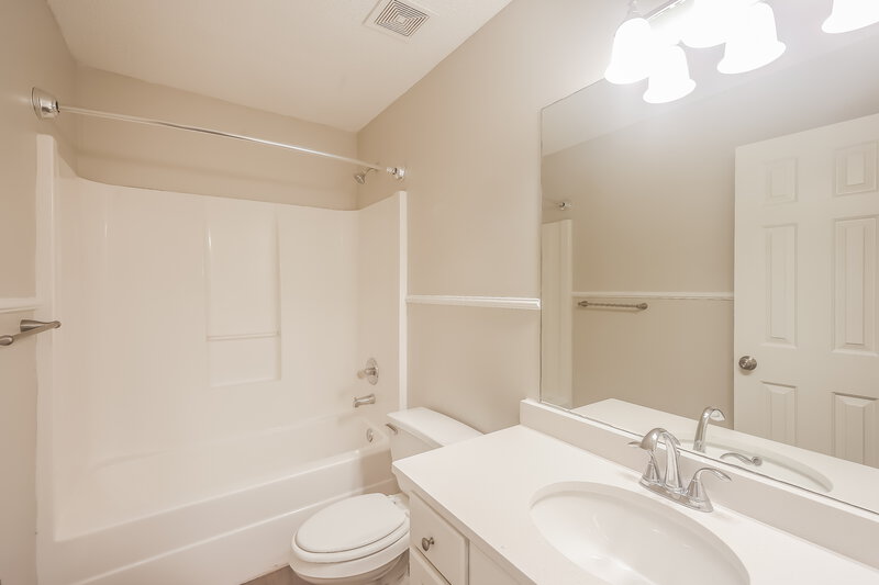 1,950/Mo, 6064 Allen Parkway East Olive Branch, MS 38654 Bathroom View