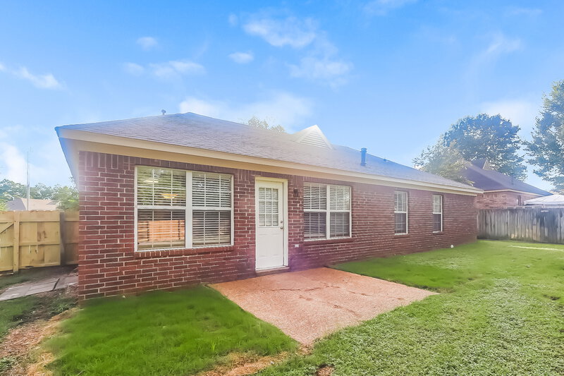 1,950/Mo, 6064 Allen Parkway East Olive Branch, MS 38654 Rear View