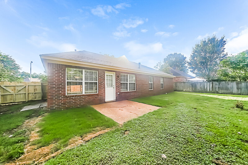 1,950/Mo, 6064 Allen Parkway East Olive Branch, MS 38654 Rear View 2